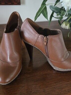 CHARLES DAVID Womens 8.5B Brown Leather Platform Ankle Booties Stilletto Heel